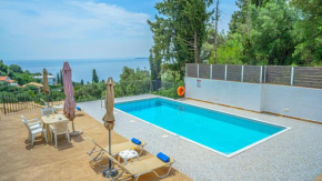  Apartment Zeus 2-Private Pool-Walk to Beach-Spectacular sea Views-Wi Fi  Коккини Парелия